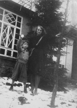 Johanna Happes geb. Schuster mit Sohn Dieter: Schnblick Schnaich 1944