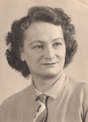 Johanna Schuster: um 1940