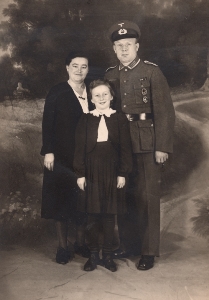 Karl Reim mit Frau Rosa und Tochter Ruth: im Winter 1943/44